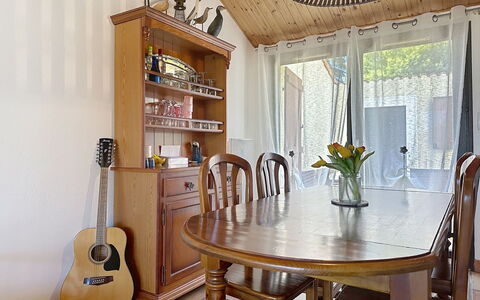 Les Hauts de la Noëveillard: Mueble, Diseño De Interiores, Madera, Piso, Mesa, Silla, Comedor, Suelo, Cocina Y Comedor Mesa, Habitación