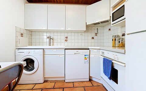 Les Hauts de la Noëveillard: Electrodoméstico, Piso, Cocina, Aparato De Cocina, Suelo, Diseño De Interiores, Mostrador, Techo, Lavabo, Habitación