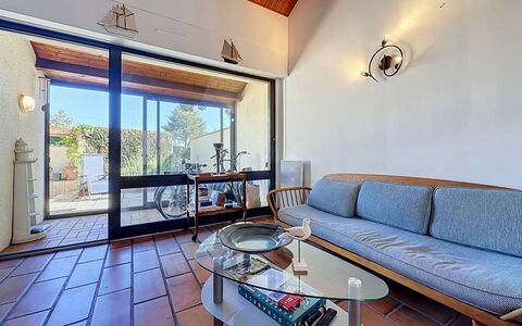 Les Hauts de la Noëveillard: Piso, Diseño De Interiores, Suelo, Mueble, Techo, Encendiendo, Mesa, Silla, Habitación, Sala