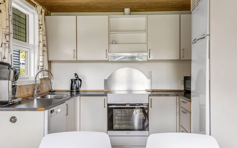 Helrun - 800M from the Sea: Aparato De Cocina, Cocina, Piso, Diseño De Interiores, Mostrador, Electrodoméstico, Madera, Mueble, Techo, Suelo