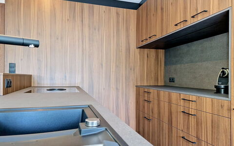 Das Maridl: Madera, Diseño De Interiores, Piso, Mostrador, Suelo, Gabinetes, Cocina, Manchas De Madera, Madera Dura, Lámpara