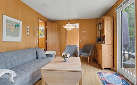 Karelia - 900M from the Sea: Mueble, Diseño De Interiores, Piso, Madera, Suelo, Sofá, Mesa, Techo, Habitación, Sala