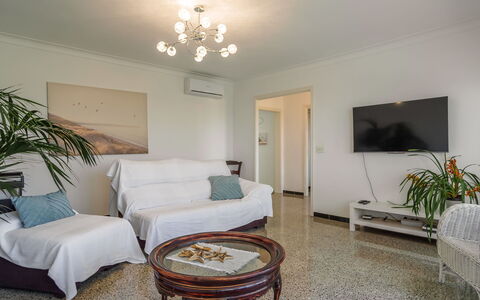 Sa Serra: Mueble, Diseño De Interiores, Piso, Suelo, Techo, Madera, Habitación, Sofá, Sala, Casa