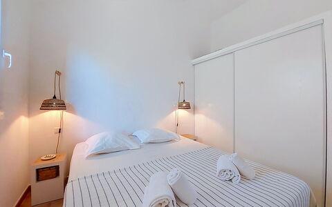 Casa San Ciprianu: Pared, Diseño De Interiores, Piso, Suelo, Techo, Mueble, Habitación, Departamento, Cama, Habitación