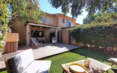 Casa San Ciprianu: Barrio Residencial, Casa, Casa, Jardín, Patio Interior, Sombra, Yarda, Inmuebles, Hacienda, Paisajismo