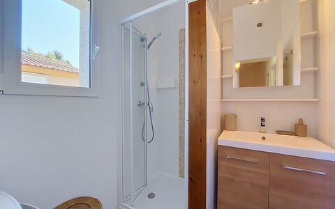 Casa San Ciprianu: Pared, Piso, Arreglo De Tubería, Suelo, Baño, Madera, Lavabo Del Baño, Diseño De Interiores, Plomería, Grifo
