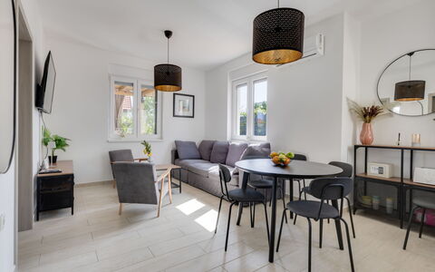 Le Vito: Mueble, Diseño De Interiores, Piso, Mesa, Madera, Silla, Suelo, Sofá, Sala, Habitación