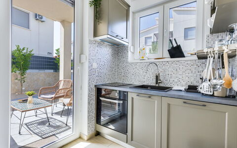 Le Vito: Cocina, Aparato De Cocina, Mostrador, Electrodoméstico, Diseño De Interiores, Piso, Gabinetes, Electrodoméstico, Mueble, Suelo