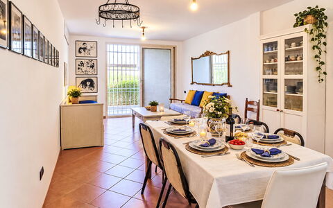 La Tana del Granchio: Mueble, Diseño De Interiores, Piso, Pared, Comedor, Madera, Suelo, Cocina Y Comedor Mesa, Silla, Mesa