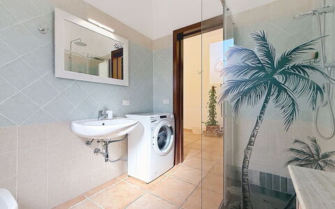 Alpamar: Piso, Suelo, Diseño De Interiores, Arreglo De Tubería, Pared, Techo, Baño, Habitación, Encendiendo, Lavadora