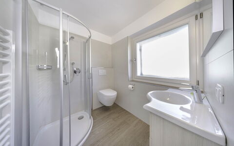 Chalet Dumbria Dolomites: Diseño De Interiores, Piso, Suelo, Arreglo De Tubería, Techo, Habitación, Baño, Casa, Departamento, Plomería