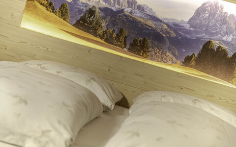 Chalet Dumbria Dolomites: Habitación, Cordillera, Lecho, Sábana, Cama, Linos, Almohada, Marco De La Cama, Alpes, Cresta