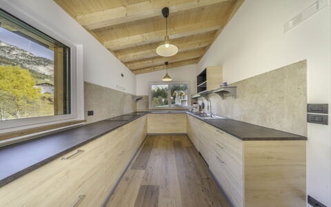 Chalet Dumbria Dolomites: Madera, Piso, Techo, Cocina, Mostrador, Suelo, Manchas De Madera, Suelos De Madera, Madera Dura, Tablón