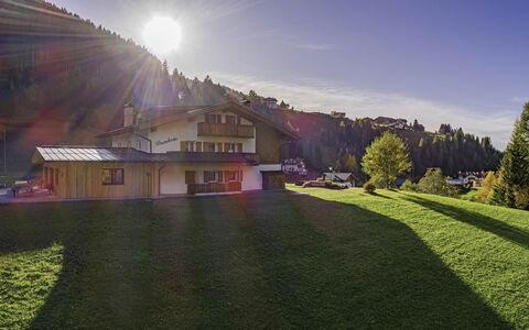 Chalet Dumbria Dolomites: Casa, Casa, Cabaña, Paisaje, Área Rural, Asentamientos Humanos, Hill Station, Pendiente, Pueblo, Alerce