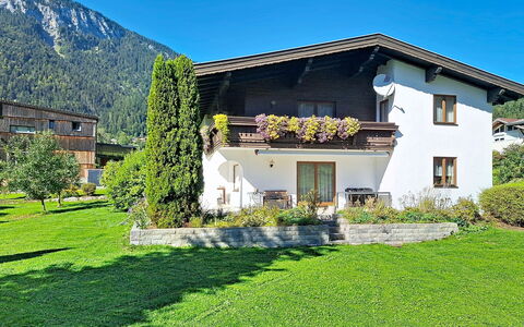 Ferienhaus Lanzinger: Casa, Arbusto, Cabaña, Casa, Área Rural, Cobertura Del Suelo, Jardín, Hill Station, Casa De Campo