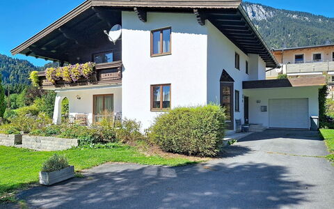 Ferienhaus Lanzinger: Edificio, Casa, Techo, Arbusto, Casa, Barrio Residencial, Cabaña, Asentamientos Humanos, Área Rural