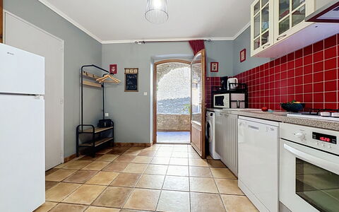 Chateau de la Favède: Pared, Piso, Suelo, Techo, Diseño De Interiores, Electrodoméstico, Cocina, Habitación, Departamento, Loseta