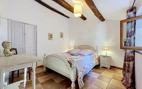 Chateau de la Favède: Mueble, Cama, Diseño De Interiores, Habitación, Sábana, Lecho, Techo, Madera, Suelo, Habitación