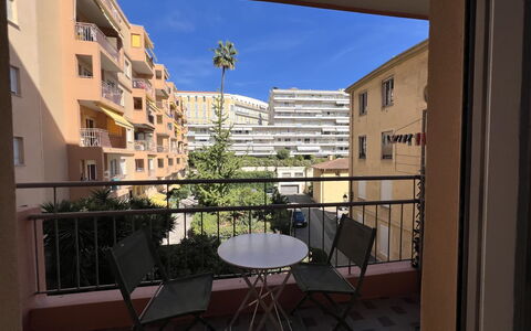 Le Magellan: Barrio, Barrio Residencial, Departamento, Condominio, Diseño Urbano, Balcón, Sombra