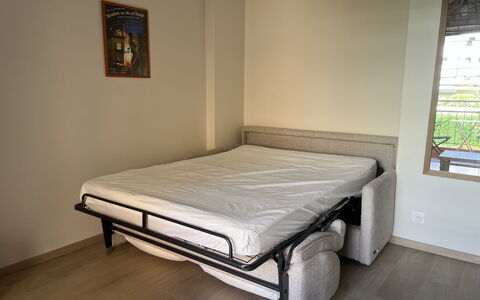 Le Magellan: Mueble, Madera, Suelo, Piso, Cama, Habitación, Diseño De Interiores, Linos, Marco De La Cama, Habitación