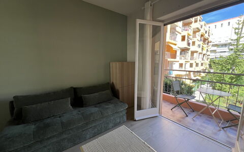 Le Magellan: Diseño De Interiores, Suelo, Piso, Departamento, Mueble, Balcón, Habitación, Manchas De Madera, Condominio, Silla
