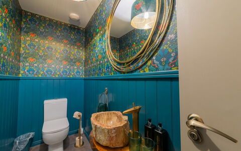 Towan Beach: Baño, Arreglo De Tubería, Diseño De Interiores, Lavabo Del Baño, Piso, Encendiendo, Grifo, Plomería, Suelo, Lavabo