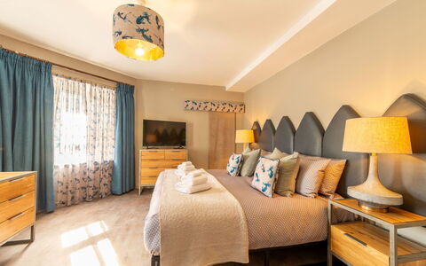 Towan Lobster: Mueble, Diseño De Interiores, Cama, Habitación, Piso, Suelo, Sábana, Lecho, Madera, Techo