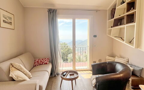 Borgo dei Fiori: Mueble, Diseño De Interiores, Piso, Pared, Suelo, Madera, Habitación, Techo, Departamento, Sala