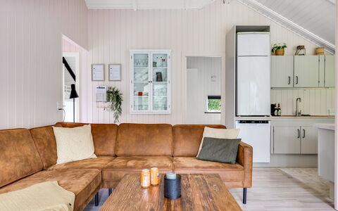 Ejler - 30Km from the Sea: Madera, Piso, Mueble, Diseño De Interiores, Sofá, Suelo, Sala, Techo, Casa, Suelos De Madera