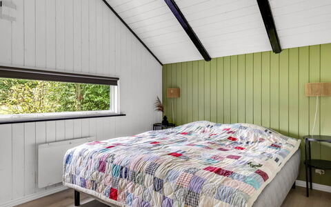 Ejler - 30Km from the Sea: Diseño De Interiores, Habitación, Techo, Madera, Piso, Cama, Suelo, Mueble, Sábana, Habitación
