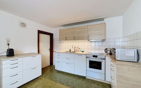 Ferienhaus Christl: Piso, Cocina, Gabinetes, Diseño De Interiores, Suelo, Mostrador, Aparato De Cocina, Mueble, Habitación, Techo