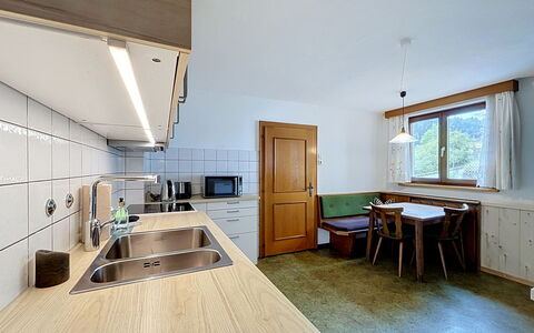 Ferienhaus Christl: Techo, Diseño De Interiores, Piso, Habitación, Suelo, Gabinetes, Madera Dura, Lámpara, Manchas De Madera, Silla