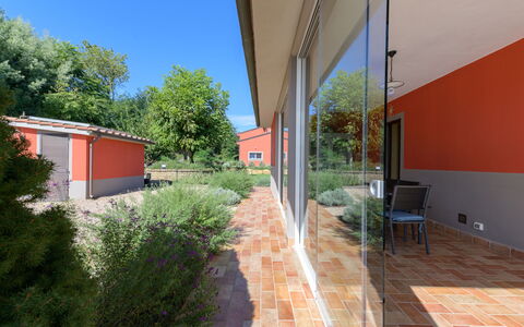 Red House: Sombra, Jardín, Patio Interior, Ladrillo, Inmuebles, Yarda, Paisajismo, Hacienda, La Luz Del Día, Patio