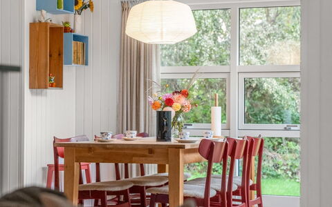 Aisa - 200M from the Sea: Mueble, Diseño De Interiores, Piso, Madera, Mesa, Silla, Lámpara, Suelo, Cocina Y Comedor Mesa, Comedor