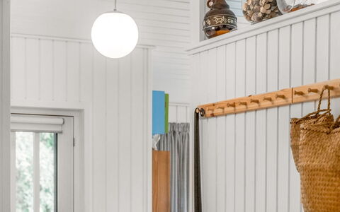 Aisa - 200M from the Sea: Diseño De Interiores, Lámpara, Habitación, Material Natural, Manchas De Madera, Lámpara, Tablón, Pantalla De Lámpara, Candelabro