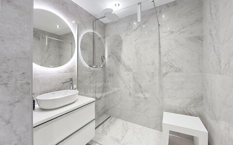 Franz Josef: Piso, Suelo, Diseño De Interiores, Arreglo De Tubería, Loseta, Techo, Baño, Plomería, Lavabo