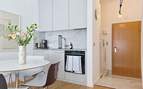Franz Josef: Mueble, Diseño De Interiores, Piso, Suelo, Pared, Mostrador, Madera, Cocina, Lámpara, Habitación