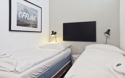 Franz Josef: Diseño De Interiores, Habitación, Departamento, Cama, Marco De La Cama, Lecho, Sábana, Techo, Marco, Arrojar La Almohada