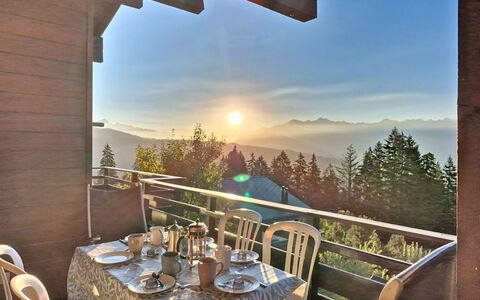 Valdemosa: Hill Station, Cordillera, Alerce, Alpes, Cresta, Silla, Valle, Balcón, Eco Hotel