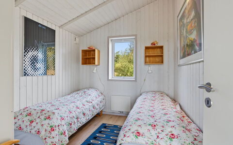 Sighrik - 600M from the Sea: Madera, Casa, Puerta, Habitación, Cabaña, Pintar, Lecho, Cama, Marco De La Cama, Sábana