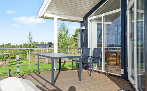 Sighrik - 600M from the Sea: Porche, Silla, Balcón, Sombra, Cubierta, Cocina Y Comedor Mesa, Madera Dura, Aluminio, Manchas De Madera, Mueble Para Exteriores