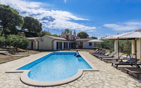 Istria Serenity: Azul, Piscina, Recurso, Inmuebles, Ocio, Eco Hotel, Sombra, Villa, Hacienda, Thermae