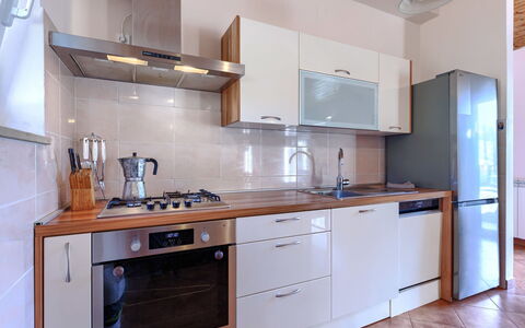 Istria Serenity: Aparato De Cocina, Cocina, Mostrador, Gabinetes, Electrodoméstico, Piso, Estufa De Cocina, Electrodoméstico, Madera, Estufa