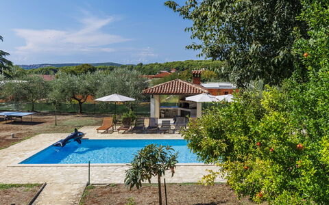 Istria Serenity: Piscina, Recurso, Eco Hotel, Mueble Para Exteriores, Hacienda, Sombra, Inmuebles, Paraguas, Thermae, Villa