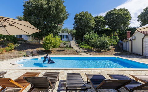 Istria Serenity: Azul, Piscina, Ocio, Recreación, Recurso, Sombra, Vacaciones, Mueble Para Exteriores, Eco Hotel, Inmuebles