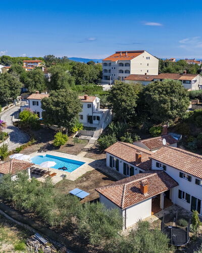 Istria Serenity: Edificio, Barrio Residencial, Casa, Casa, Inmuebles, Techo, Piscina, Asentamientos Humanos, Recurso, Suburbio