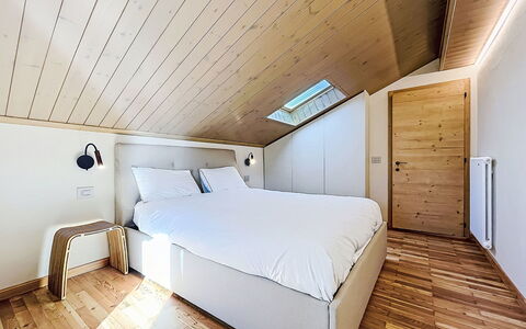 Dorian: Diseño De Interiores, Piso, Madera, Suelo, Techo, Mueble, Habitación, Habitación, Encendiendo, Cama