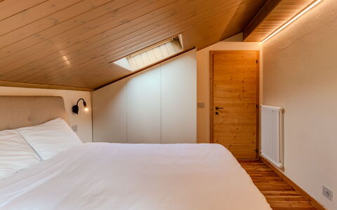 Dorian: Diseño De Interiores, Madera, Techo, Piso, Suelo, Habitación, Habitación, Cama, Mueble, Madera Dura