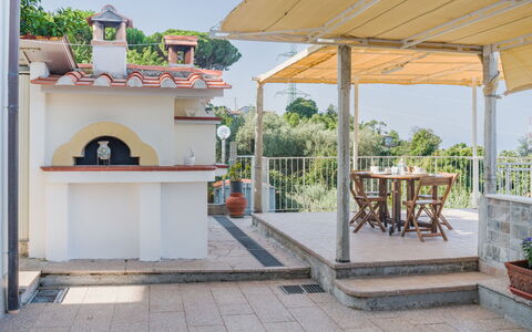 L'Edera e Il Mare: Balcón, Sombra, Estructura Al Aire Libre, Porche, Hacienda, Planta De Casa, Cerca, Villa, Pretil, Maceta