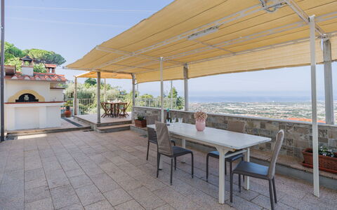 L'Edera e Il Mare: Suelo, Piso, Silla, Sombra, Mueble Para Exteriores, Balcón, Estructura Al Aire Libre, Planta De Casa, Loseta, Cocina Y Comedor Mesa